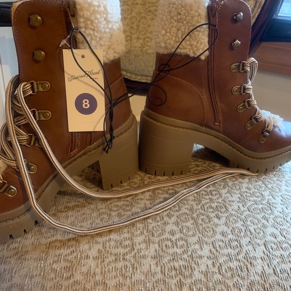 SOLD OUT Aubrie heeled hiking boots NWT - Picture 3 of 3